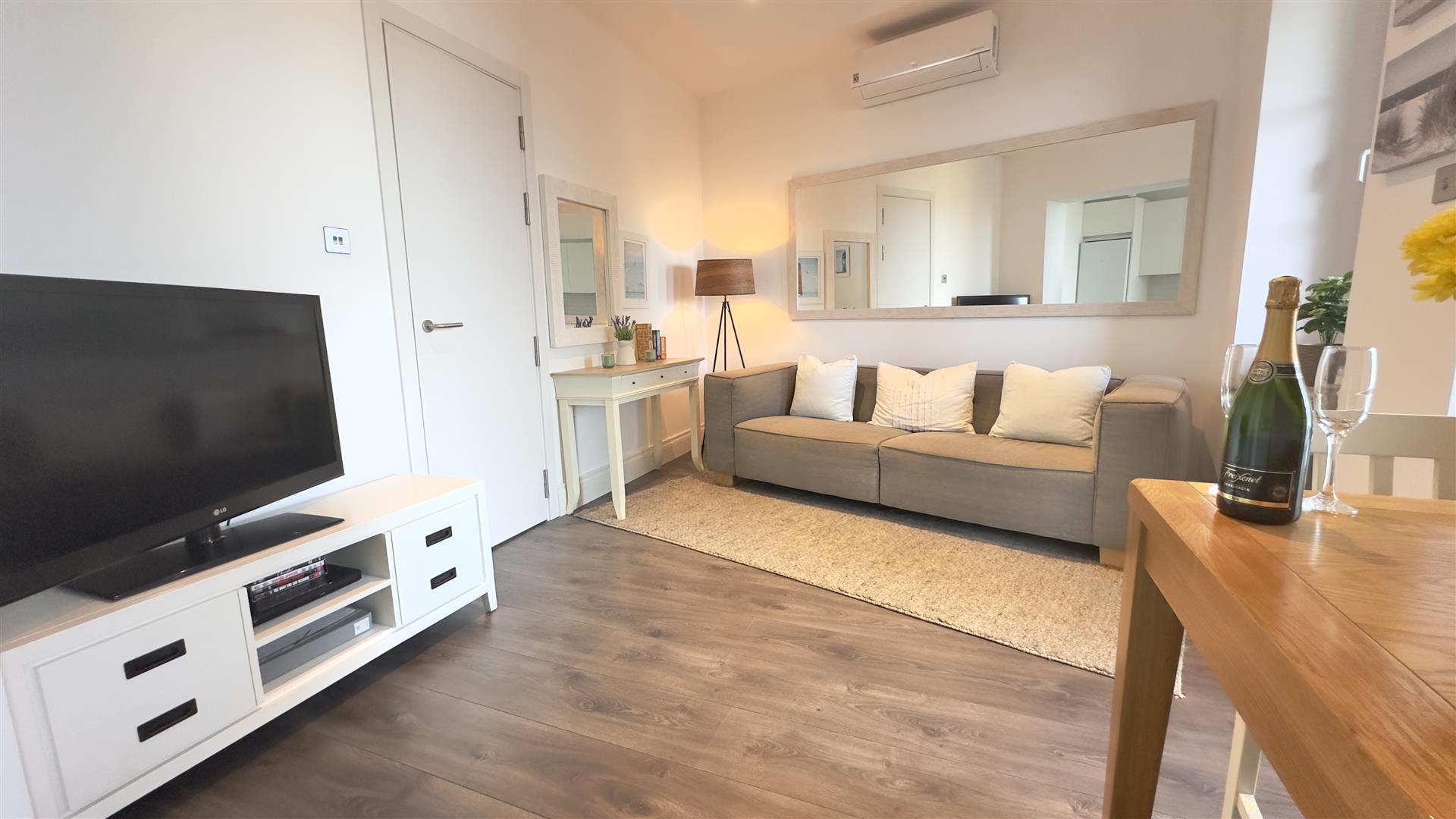 Image of Apartment - 1 Bedrooms - 1 Bathrooms for Rental in The Arches-Gibraltar, Image 2